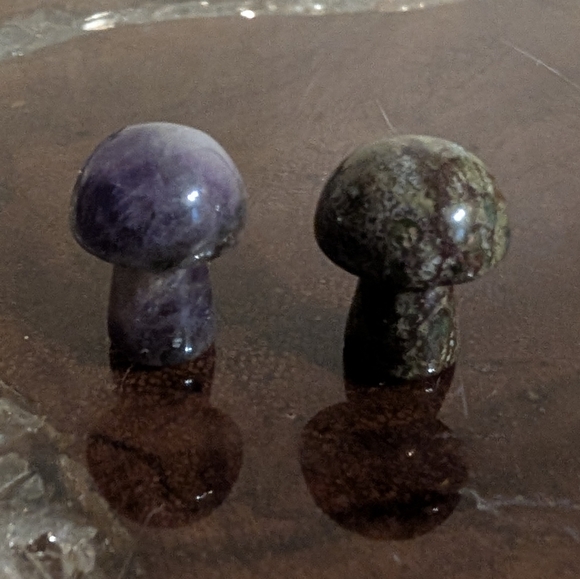 Stone Animal Carvings; Jasper, Rose Quartz, Labradite, Agate etc with Woven Bag - Picture 11 of 16